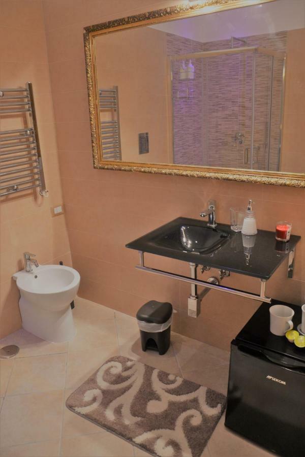Domus Sanfelice Suite Napoli Bagian luar foto