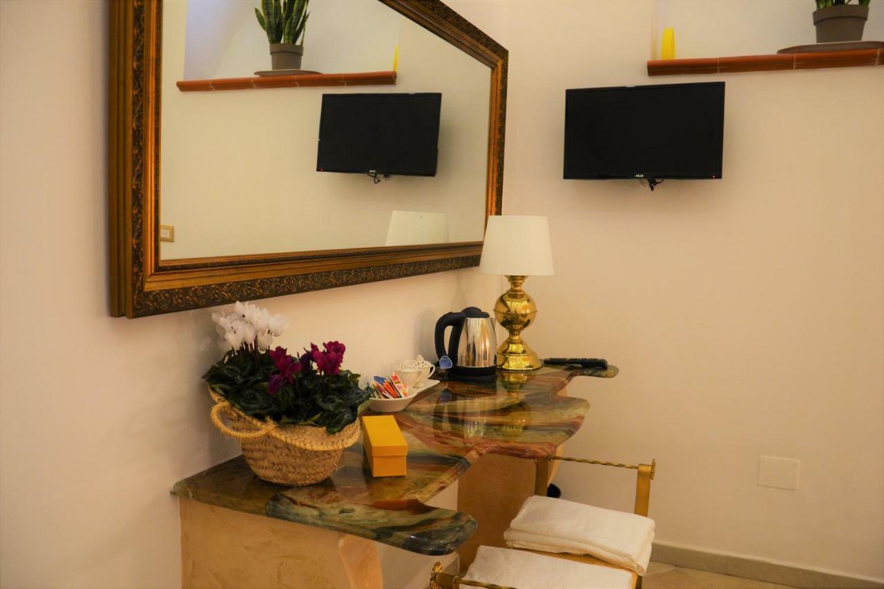 Domus Sanfelice Suite Napoli Bagian luar foto