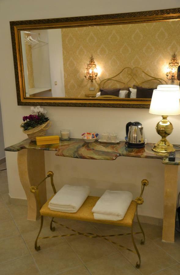 Domus Sanfelice Suite Napoli Bagian luar foto