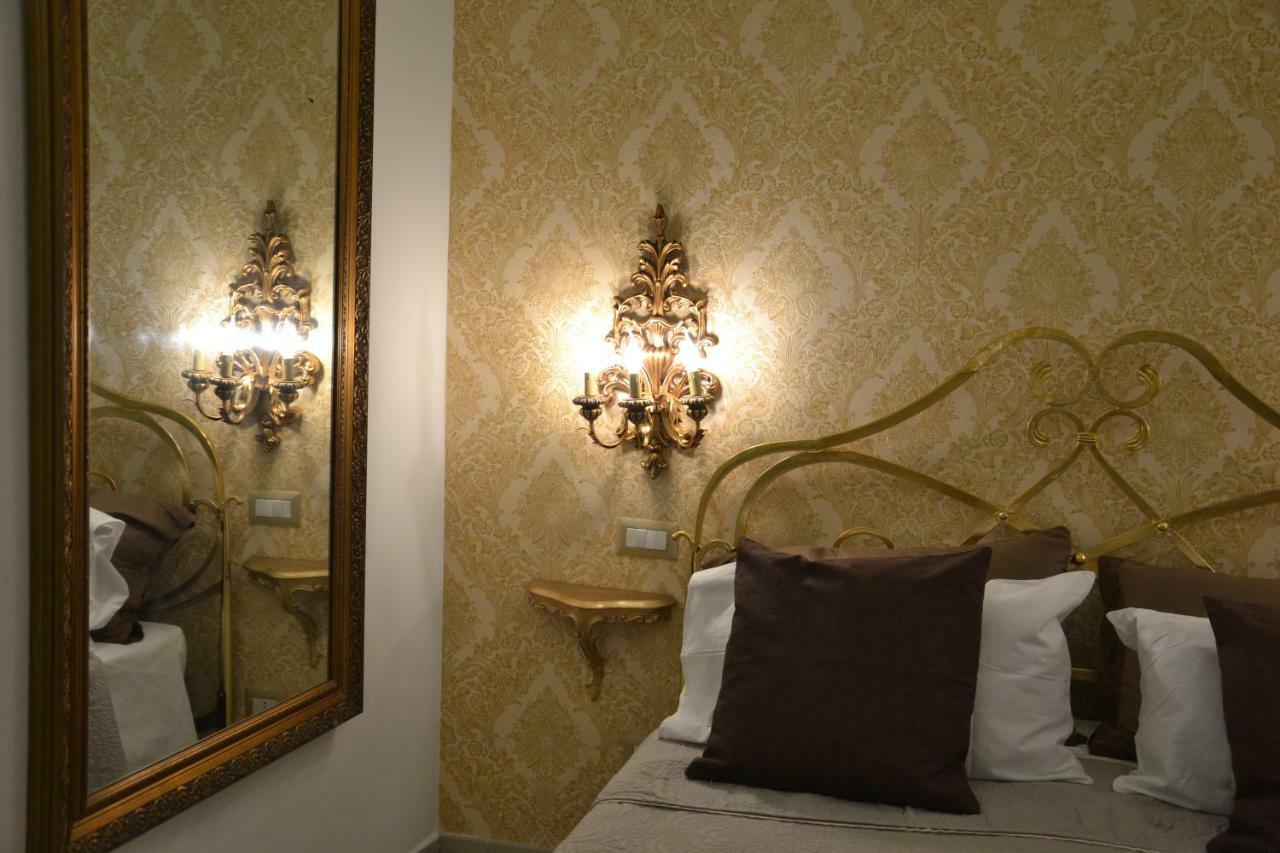 Domus Sanfelice Suite Napoli Bagian luar foto