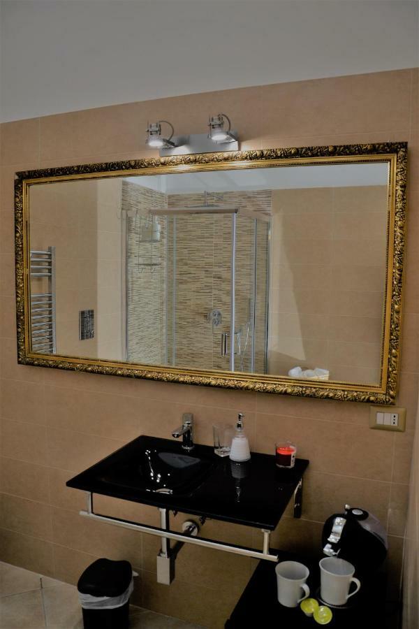 Domus Sanfelice Suite Napoli Bagian luar foto