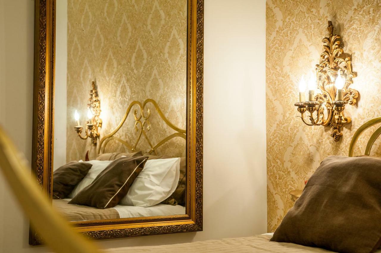 Domus Sanfelice Suite Napoli Bagian luar foto
