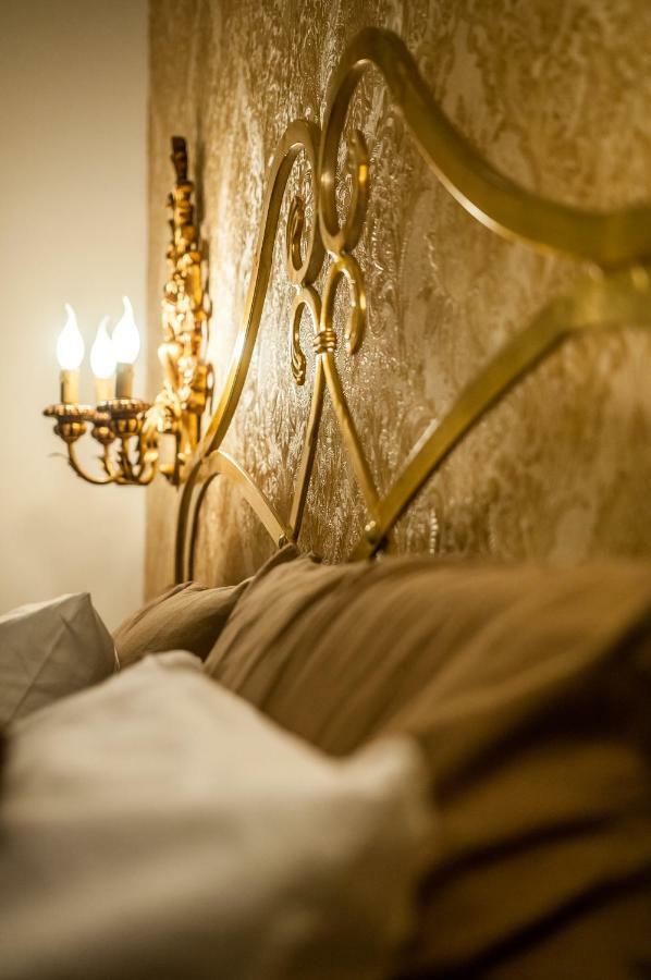 Domus Sanfelice Suite Napoli Bagian luar foto