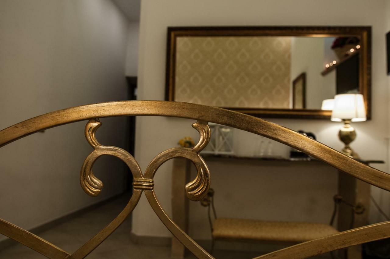 Domus Sanfelice Suite Napoli Bagian luar foto